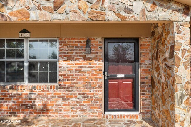 Building Photo - 106 Moody Dr