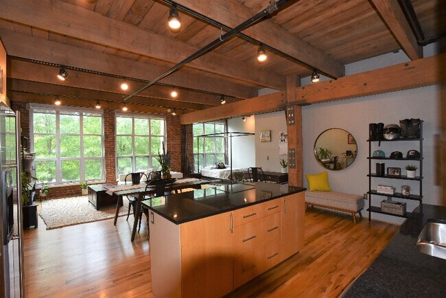 Foto del edificio - 448 W Nationwide Blvd