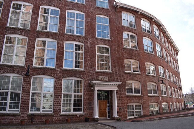 Reduced! Impeccably Maintained, Move-in Re... - Reduced! Impeccably Maintained, Move-in Re... Apartment