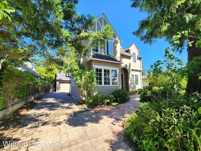 Foto del edificio - 5 br, 3.5 bath House - 215 Santa Rita Avenue