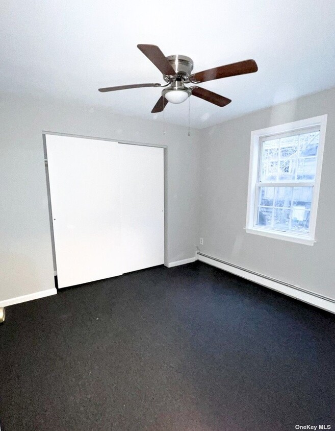Building Photo - 550 W Montauk Hwy
