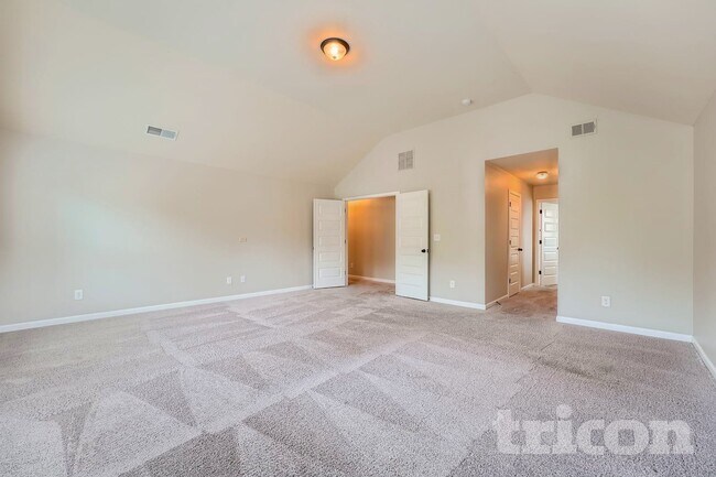 Foto del edificio - 744 Effendi Pl