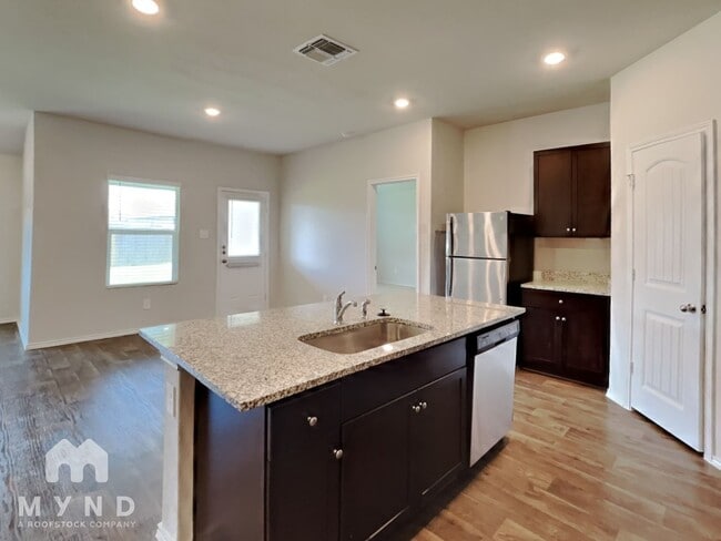 Building Photo - 916 Cinnamon Teal