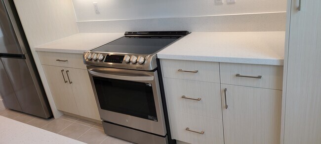 Kitchen - 726 Rockview Rd
