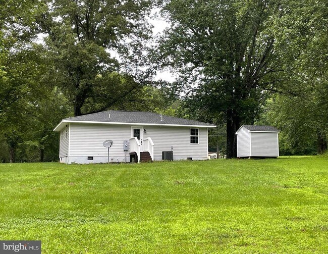 Building Photo - 5018 Holly Dr