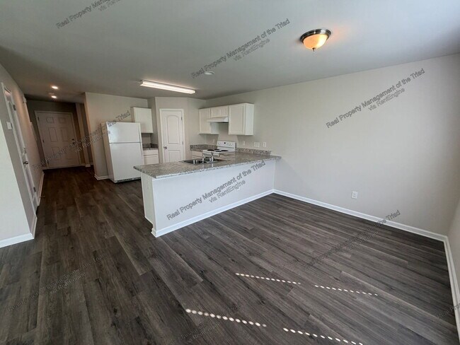 Foto del edificio - 4116 Devonwood Ct