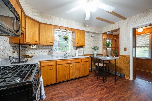 Building Photo - 3816 N Hermitage Ave