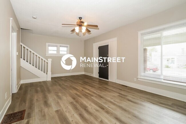 Building Photo - 4 Bedroom Pet-Friendly Home in Louisville, KY with Main Street Renewal