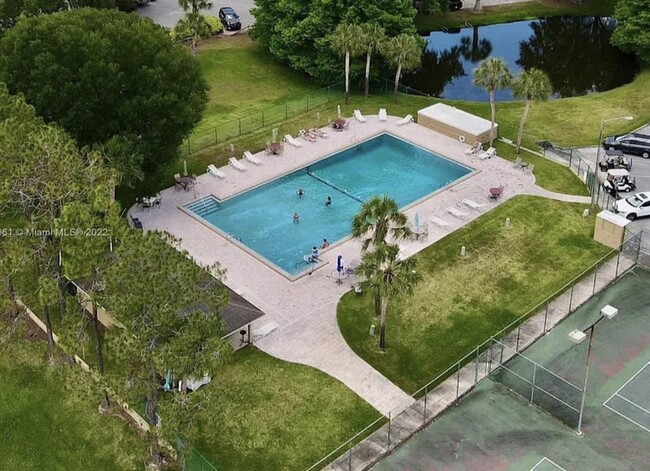 Foto del edificio - 425 Greenfield Rd