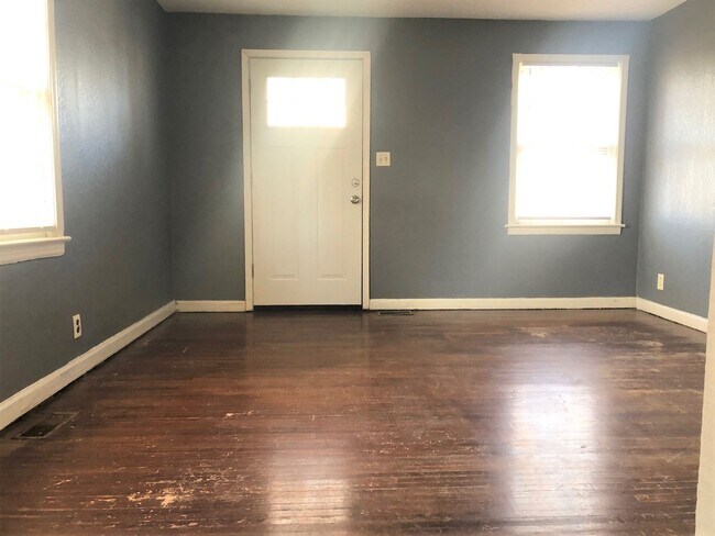 Building Photo - 765 - 767 Kickapoo