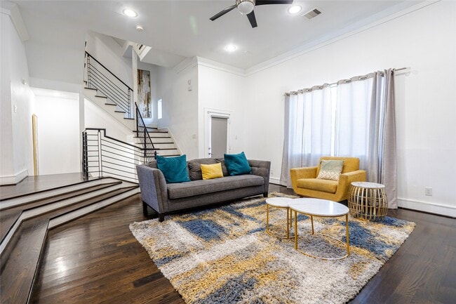 Building Photo - 1205 Summer St