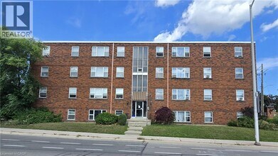 Building Photo - 849 Brant St