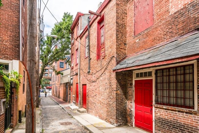 Building Photo - 122 Lombard St