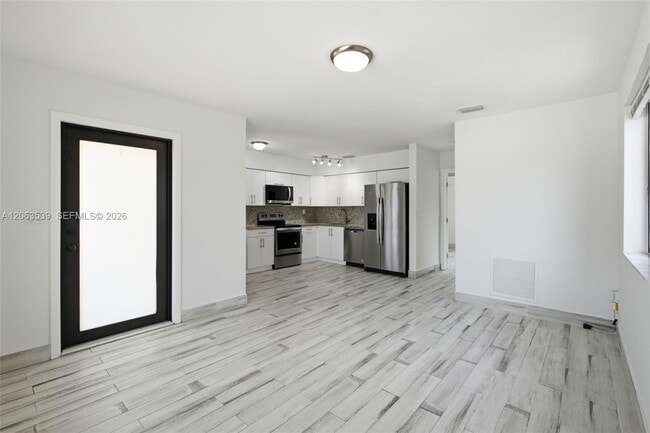 Building Photo - 2627 SW 29th Ave