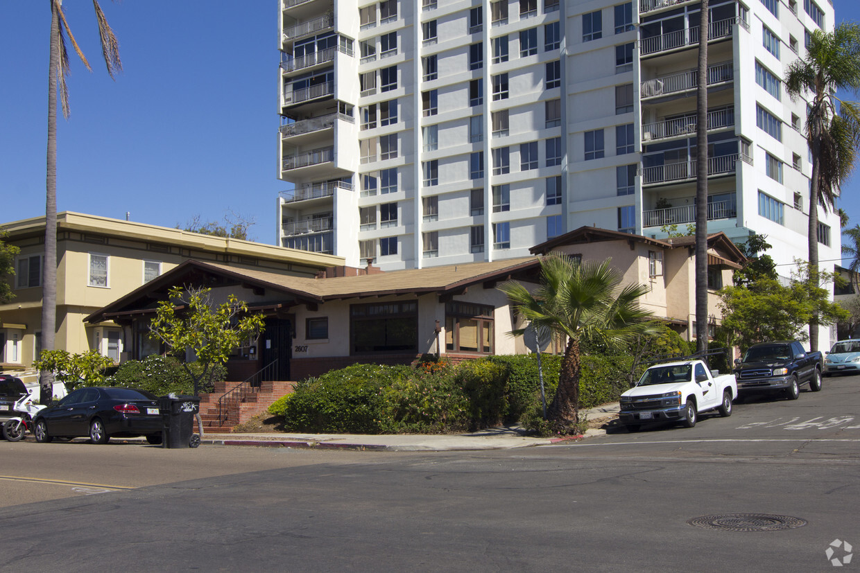 Foto principal - Banker's Hill Mix Use Property