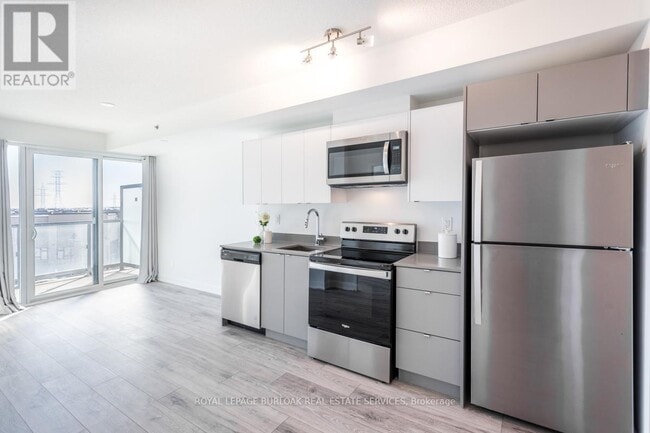 Building Photo - 3210 Dakota Cmn