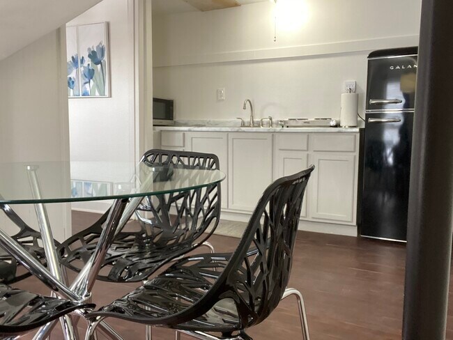 Foto del edificio - 2921 Ludlow Rd