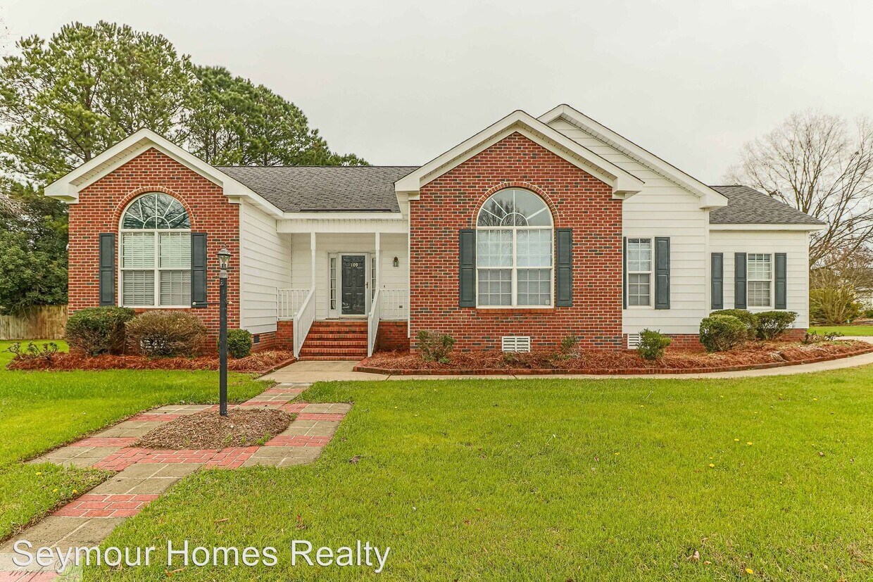 Primary Photo - 3 br, 2 bath House - 109 Ryan Blvd
