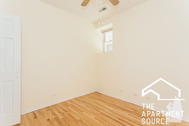 Foto del edificio - 2320 N Southport Ave