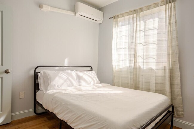 Foto del edificio - 1384 Ridge Ave