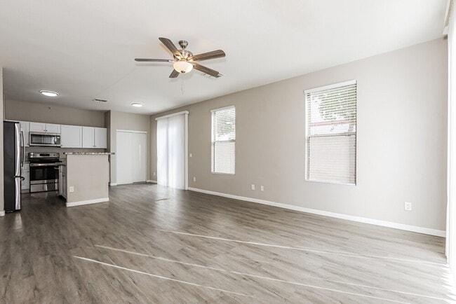 Building Photo - 1225 S Mansard