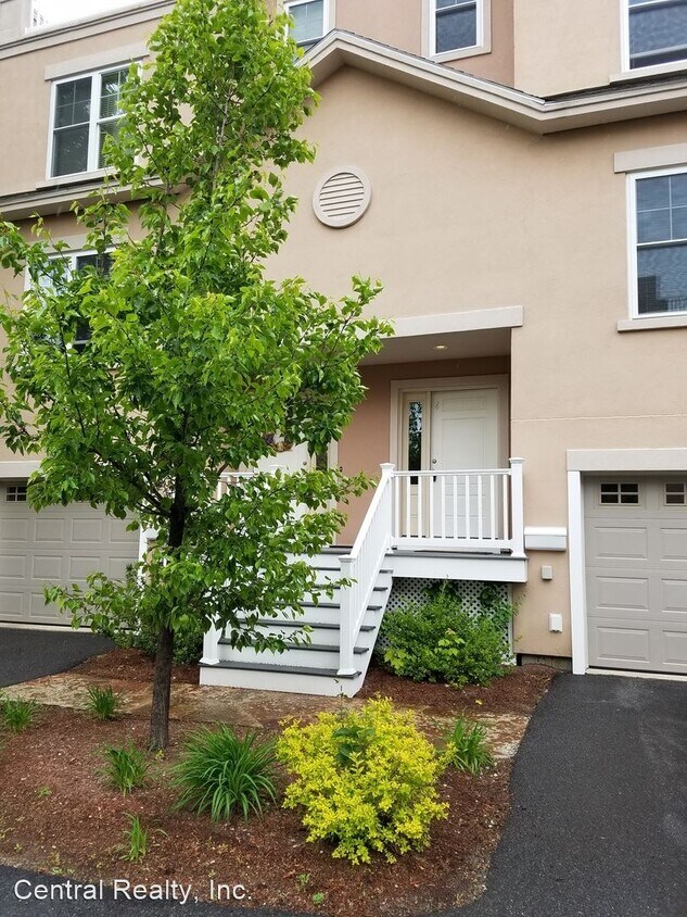 5 Lake St, Nashua, NH 03060 Room for Rent in Nashua, NH