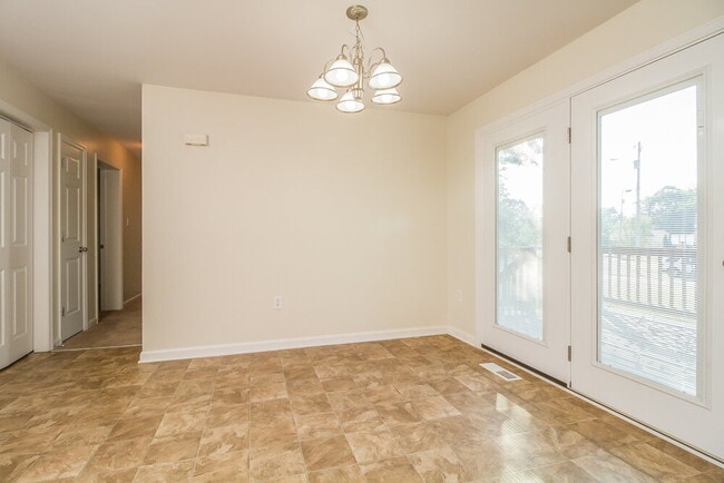 Building Photo - 401 Wildwood Dr