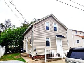 Building Photo - 107 Sterry St
