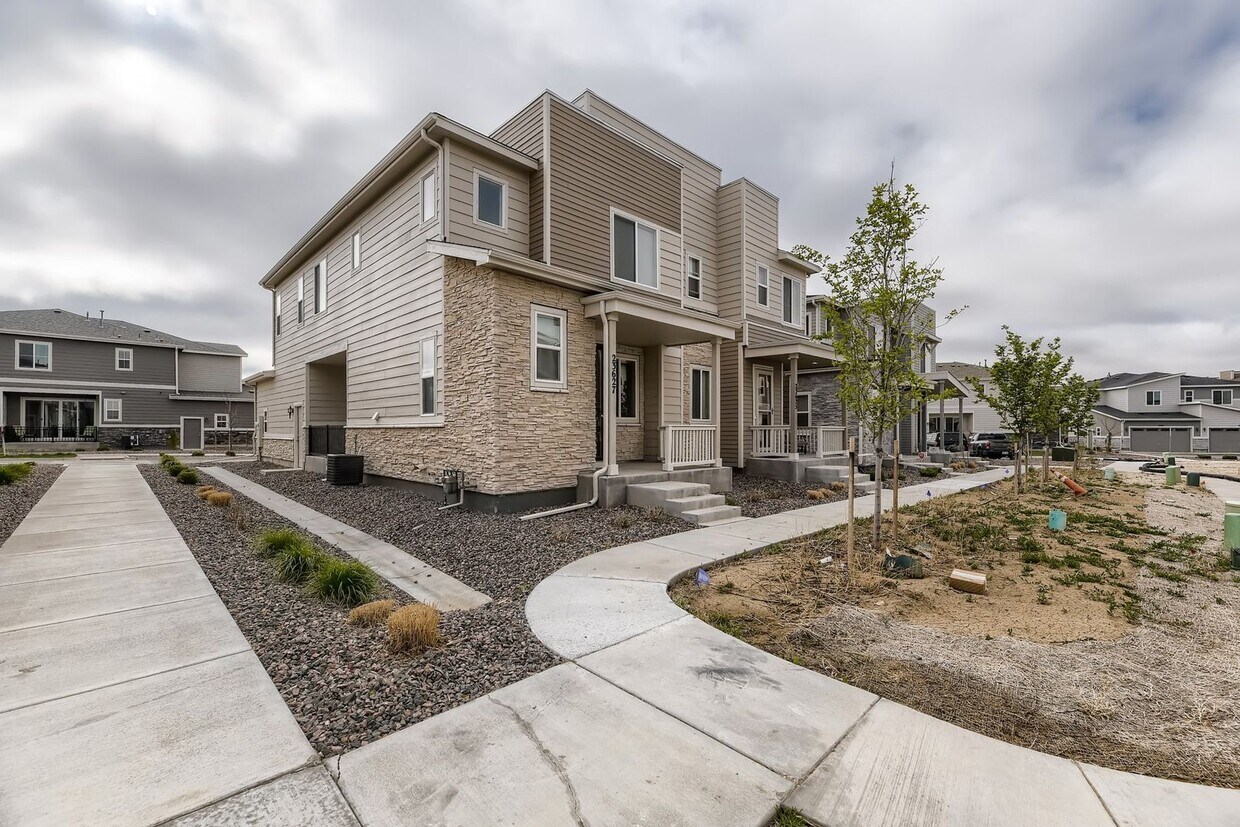 Primary Photo - Stunning 3 Bed 2 1/2 Bath in Aurora!