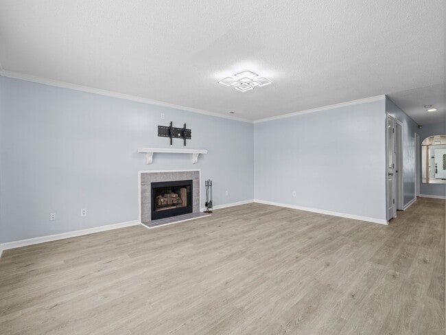 Foto del edificio - Beautiful 4 Bedroom Home with Bonus Room and Fenced Yard