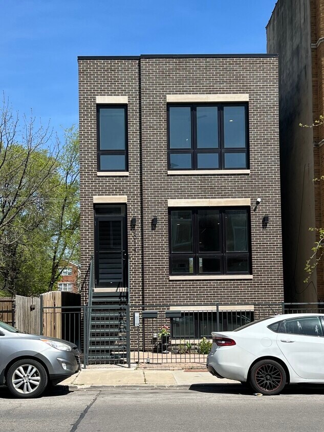Primary Photo - 3014 W Warren Blvd