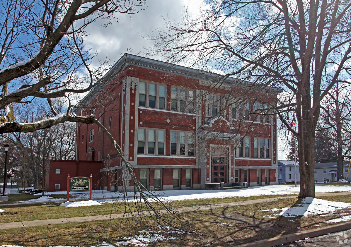 Building Photo - 205 Oak St