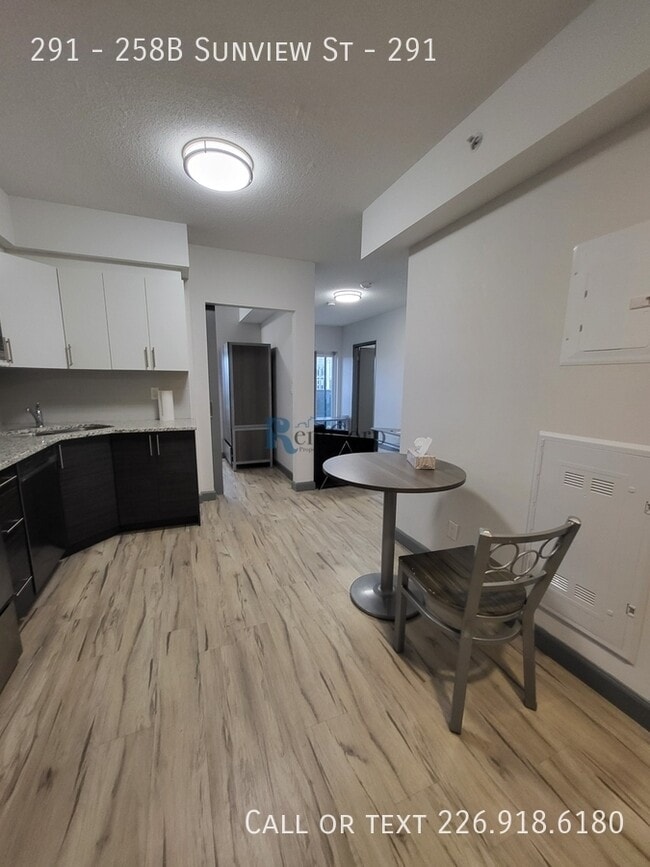 Building Photo - 258B-258B Sunview St