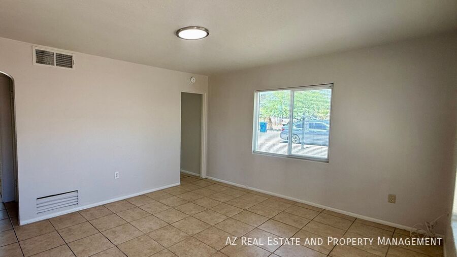 Photo - 1405 W Clarendon Ave-1