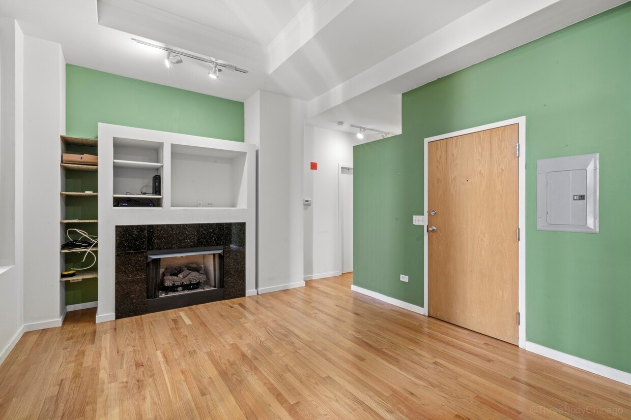 Primary Photo - 208 Washington W St
