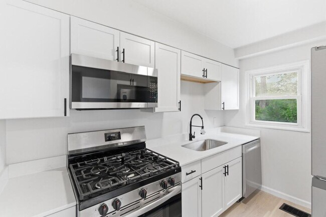 Foto del edificio - 4466 Gatewood Pl