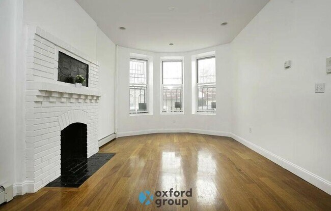 Foto del edificio - 3 bedroom in Brooklyn NY 11207