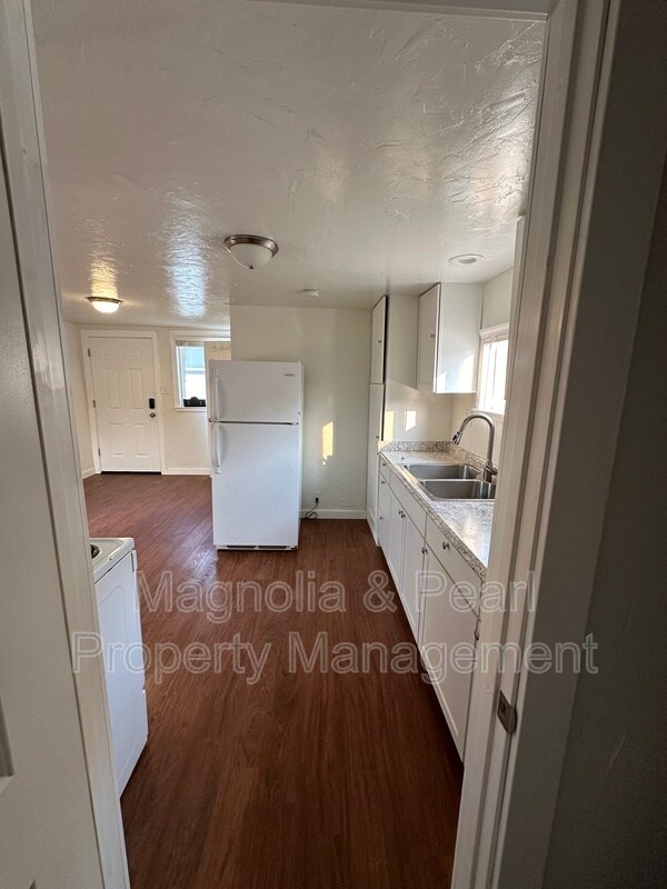 Building Photo - 617 S 10th Ave