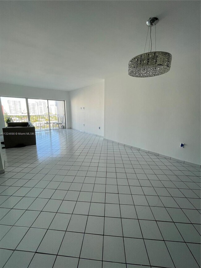 Foto del edificio - 500 Bayview Dr