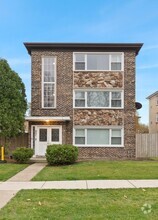 Building Photo - 821 E Lilly Ln