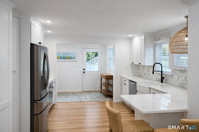 Foto del edificio - 74 Oldfield Dr