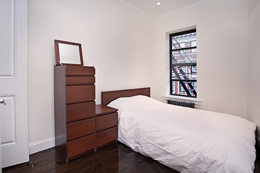 Primary Photo - 105 E 34th St