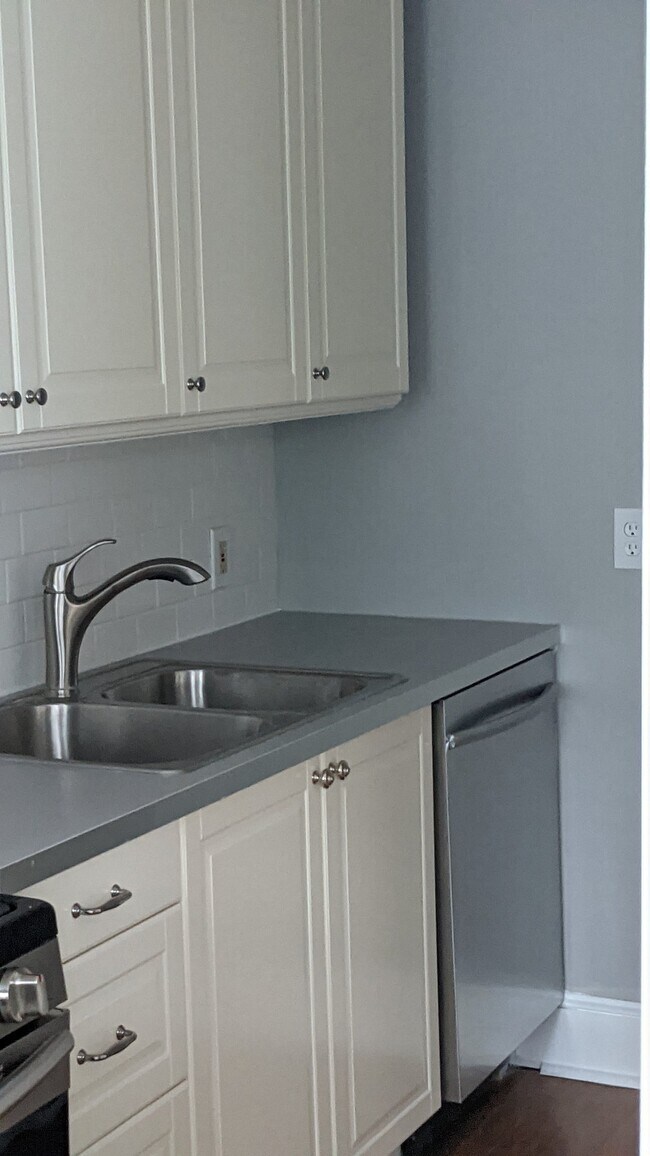 Foto del edificio - 127-129 E 46th St