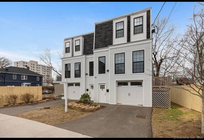 Foto del edificio - 38 W Washington Ave