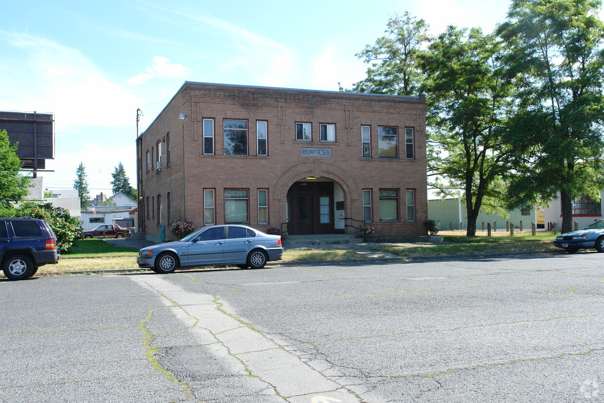 Building Photo - 24 E Augusta Ave