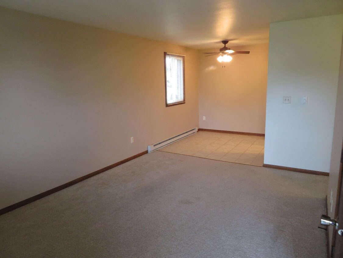 Foto principal - 638 W State St