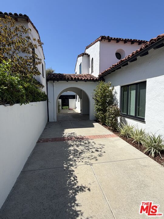 Building Photo - 313 S Peck Dr