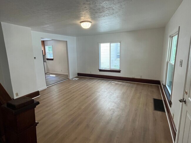 Foto del edificio - 245 Mills St