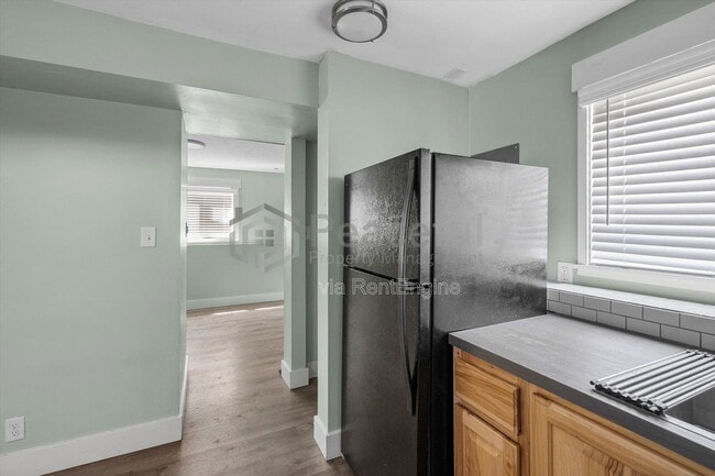 Foto del edificio - 1425 Mandalay Rd W