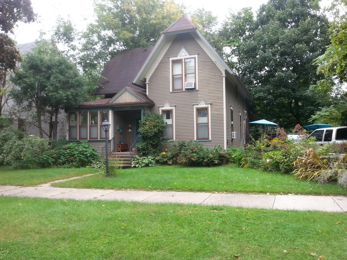 Primary Photo - 119 W Maple St